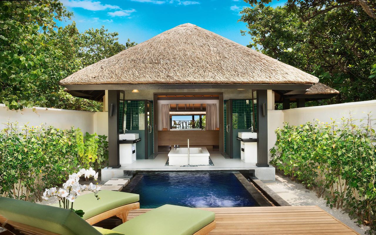 manafaru-maldives-beach-villa-with-private-pool